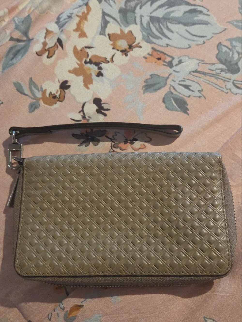 Tory Burch Beige/Nude Quilted Zip Wristlet with Logo